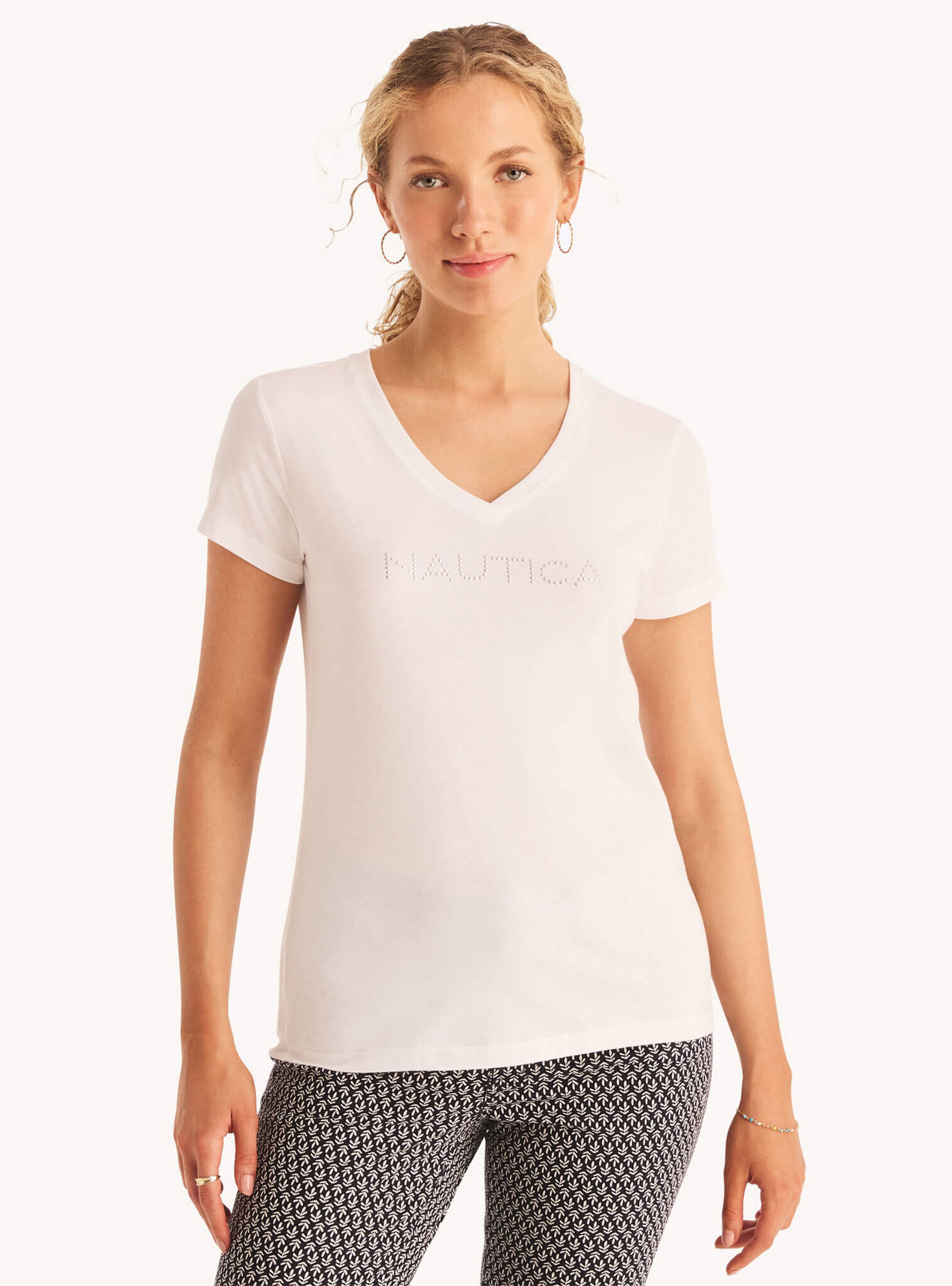 Polera Manga Corta Logo Cuello V Blanco Sustainably Crafted Mujer