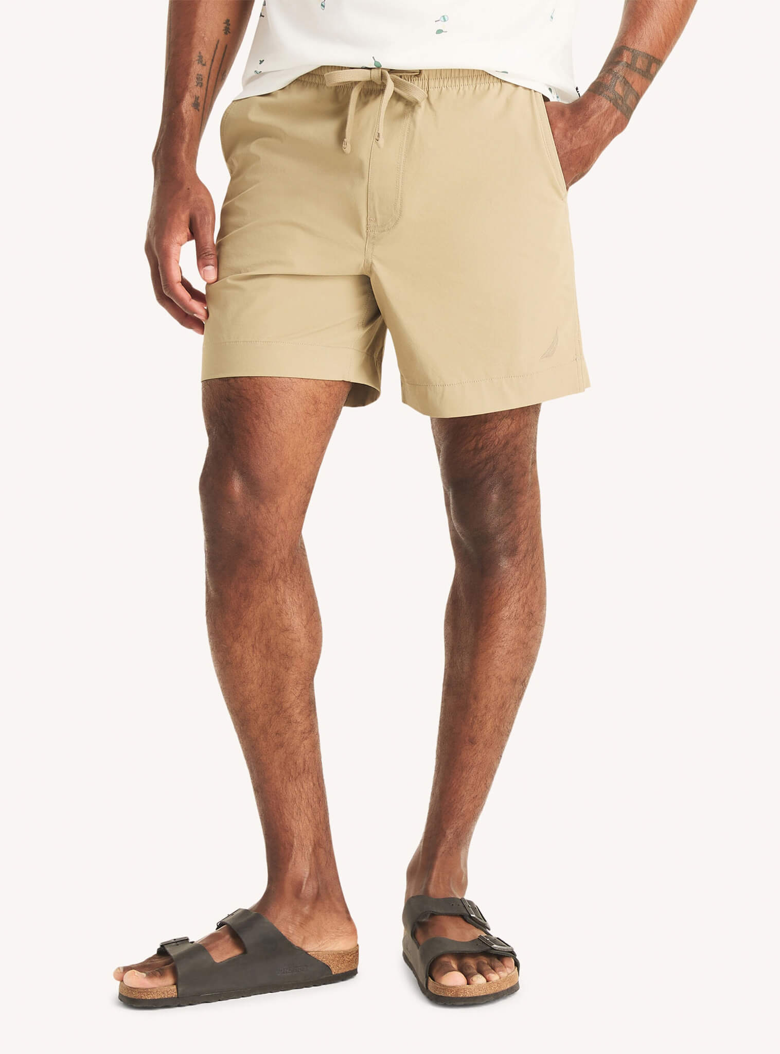 Bermuda Corta Cintura Elasticada Beige Hombre