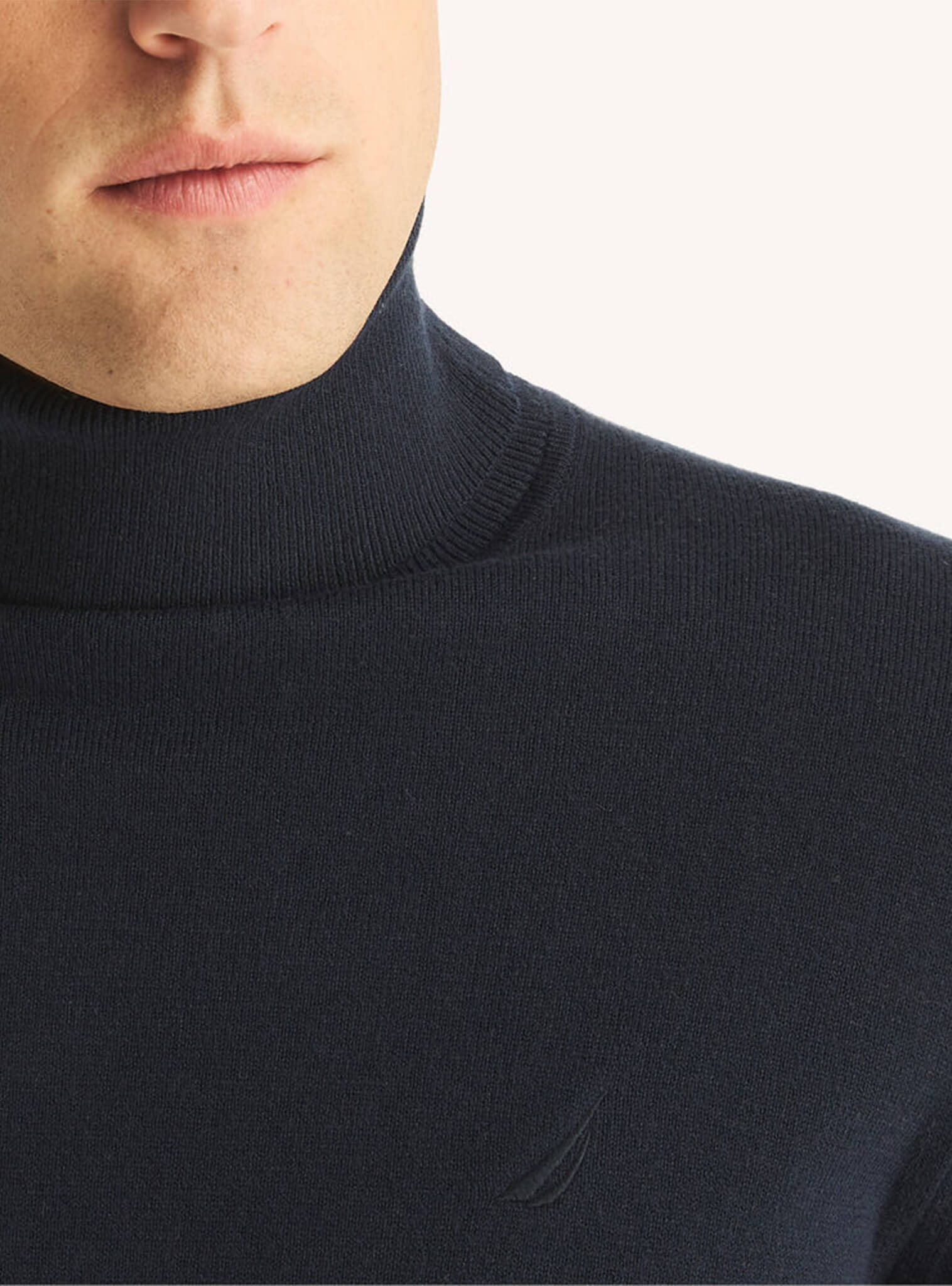 Sweater Manga Larga Cuello Alto Sólido Azul Marino Hombre