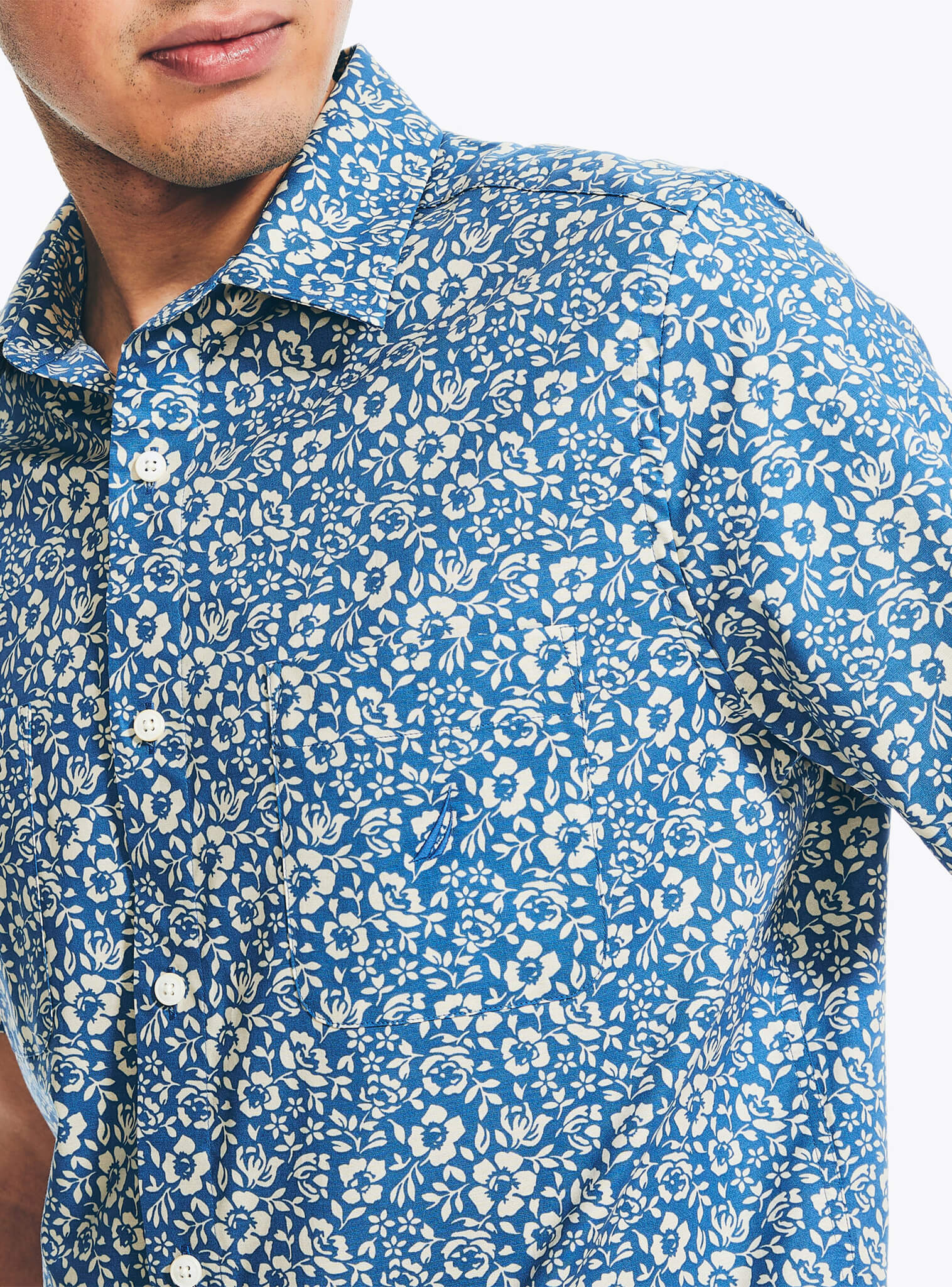 Camisa Manga Corta Floreada Con Bolsillo Azul Sustainably Crafted Hombre